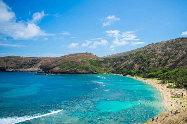 There are many things to do near Hanauma Bay in Oahu